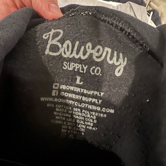 Men’s Large Bowery “Everything comes in waves” Hooded Sweatshirt - Picture 4 of 4